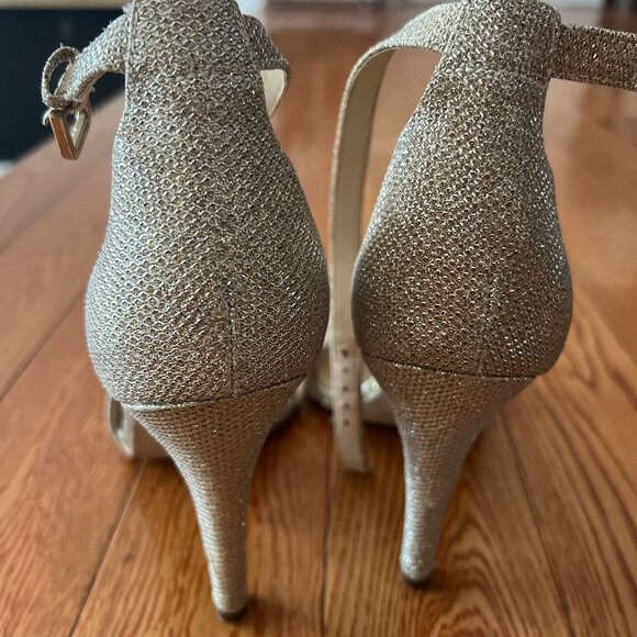 NINE WEST Gold Sandals - Picture 5 of 6